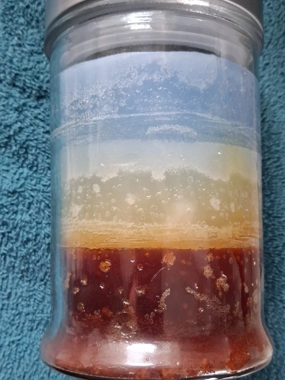 2 WICK, 18 OZ  ,SMELLS AMAZING.Sea & Sand Scented Jar Candle - Blue/Brown NWT.